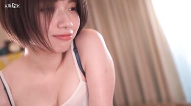 【中文字幕】1年ニートしていたダメ彼女を无理やりエステ店で働かせたら…。纸パンツからハミ出る勃起チ○ポをパンティ越し先っちょ2cm挿入！仆に内绪で中出しまで楽しんでいた…！？ 石原希望